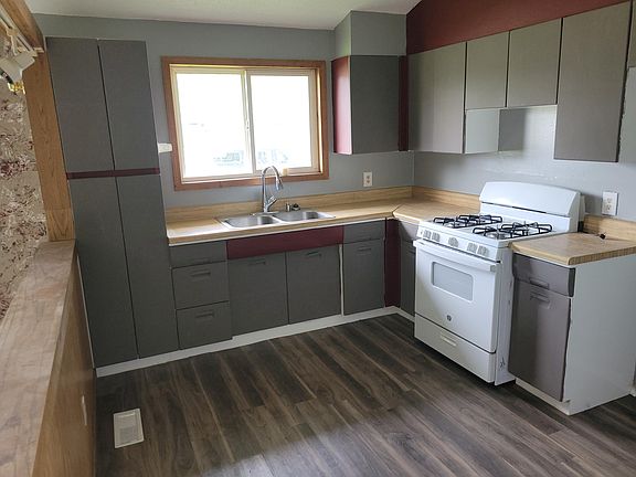4th image of 1 White Pine Way