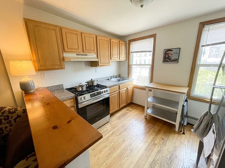 305 2nd St #3 — Photo 8