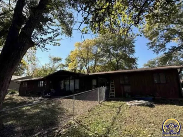 5220 NE Indian Creek Rd, Topeka, KS 66617