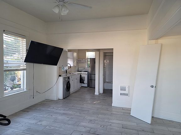 4th image of 2834.5 E St