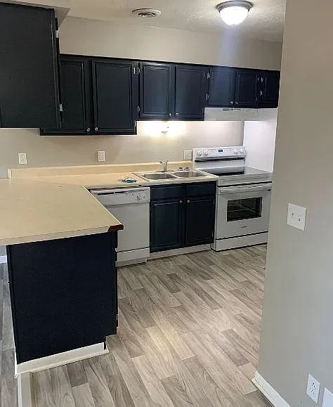 3320 N Lincoln Ave #9
