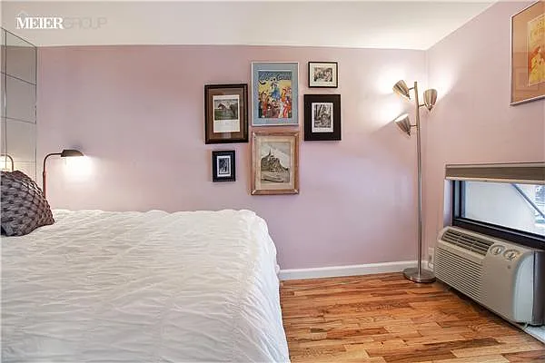 Sold by R New York | media 9