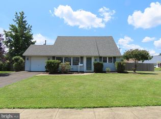 39 Plumtree Rd, Levittown, PA 19056