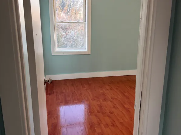 718 Mineral Spring Ave APT 3, Pawtucket, RI 02860