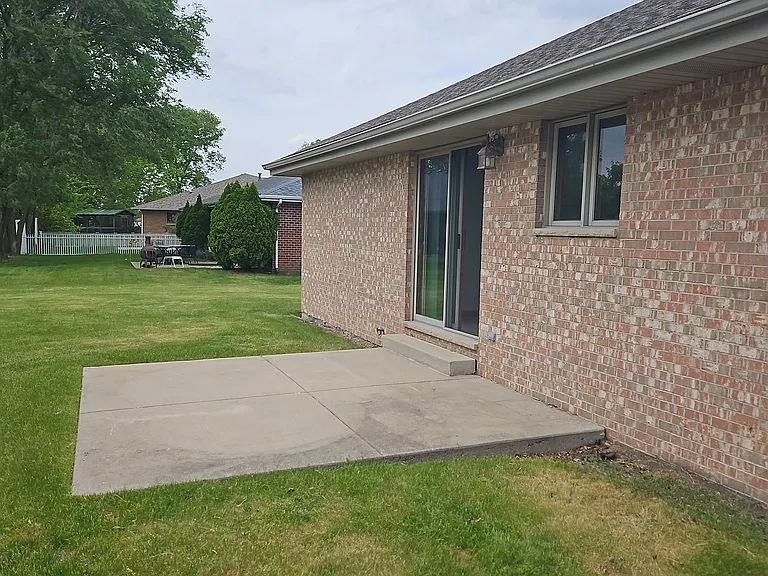 1600 Schubert Dr — Photo 12