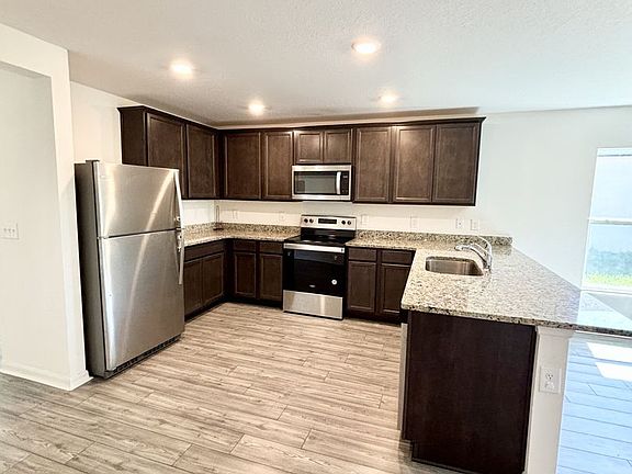 3rd image of 1612 Swan Lake Cir