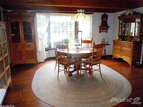 Kitchen/dining combination