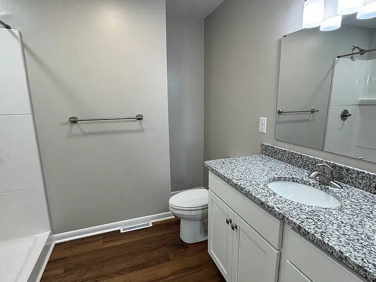 310 Scotland Dr — Photo 10