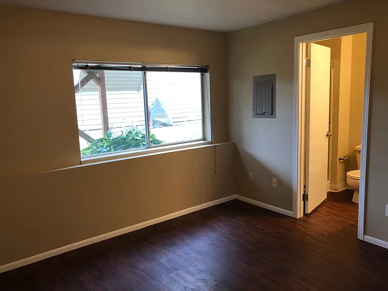 16423 NE Russell St #16423 — Photo 11
