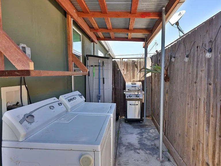 520 Delaware St — Photo 19