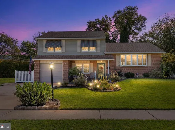 2002 Gravers Ln, Wilmington, DE 19810