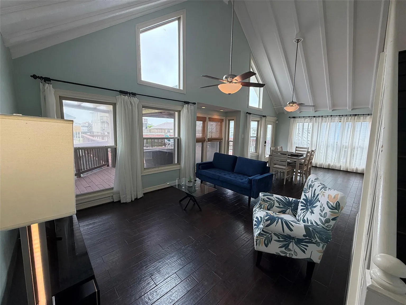 4 bed, 4.0 bath, 2152 sqft, $3,800 — Photo 3
