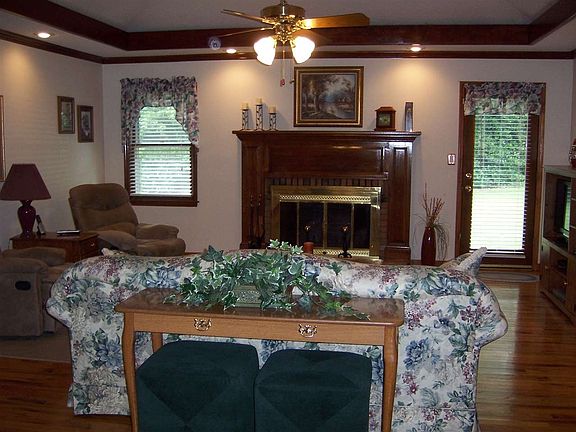 3rd image of 212 Tanglewood Ct