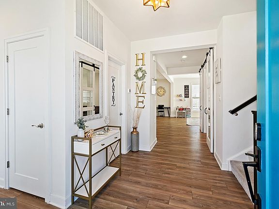 2nd image of 11063 Emerald Crown Dr