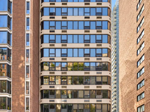 221 E Walton St APT 14B, Chicago, IL 60611
