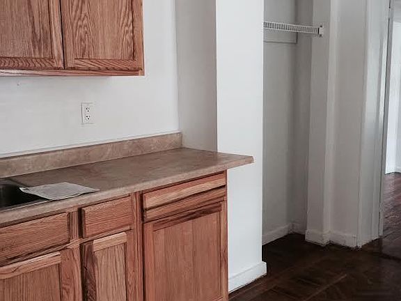 4th image of 612 E Market St #2F