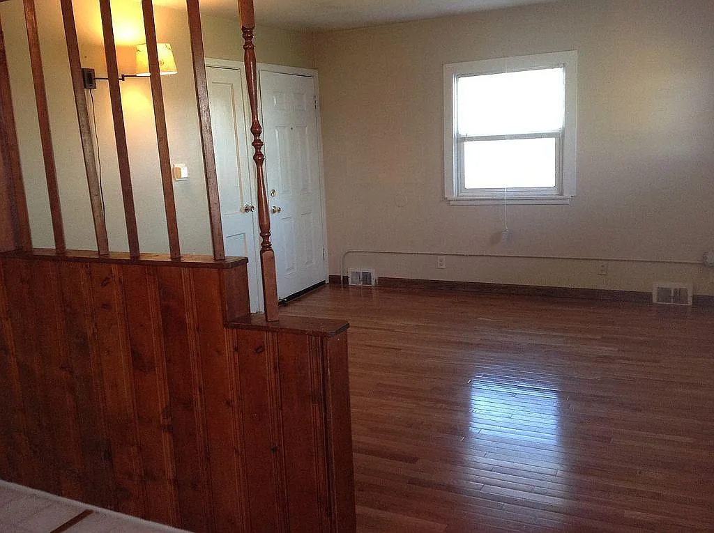 521 E Saint Patrick St — Photo 3