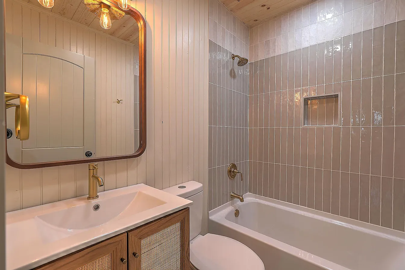 3 bed, 966 sqft, $2,250 — Photo 2