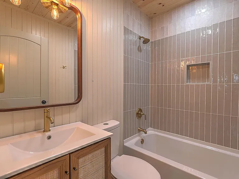 2531 Wecco St — Photo 2