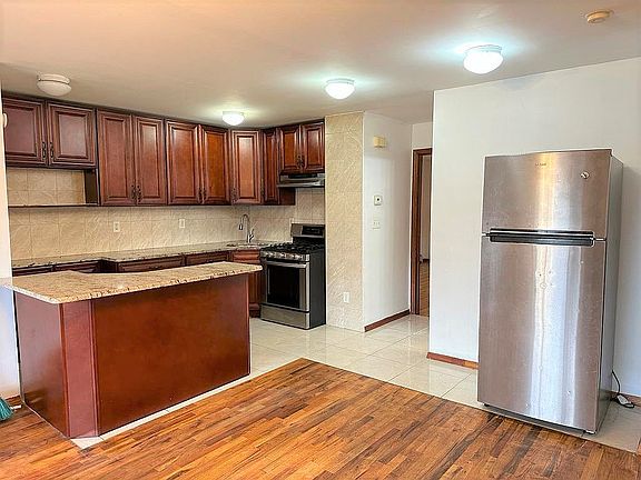 2nd image of 8731 Kingston Pl Floor 1