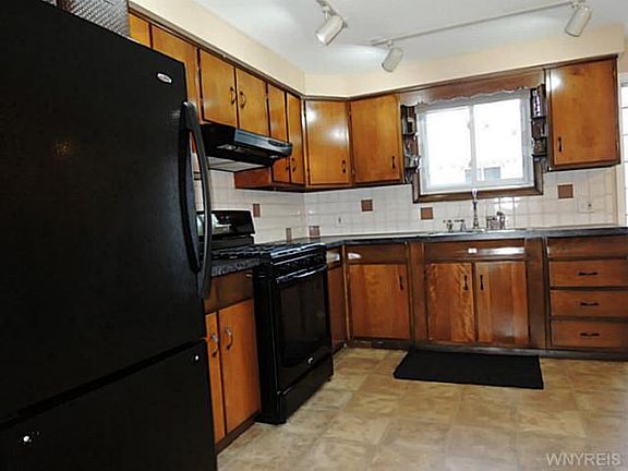 5th image of 81 Mayberry Dr E