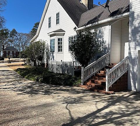 2nd image of 885 River Bluff Rd