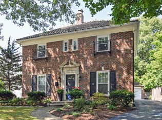 248 Crest Rd, Glen Ellyn, IL 60137