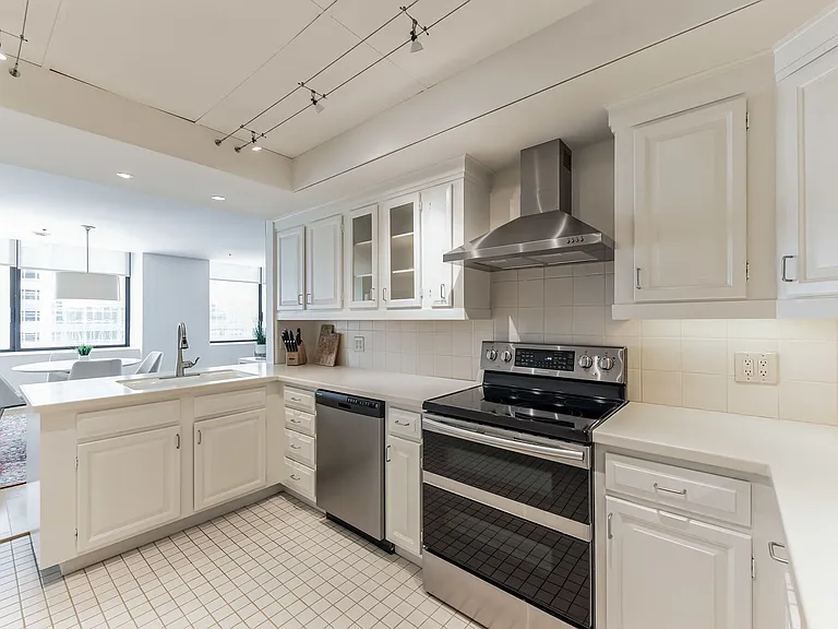 48 W Broadway #1408N — Photo 6
