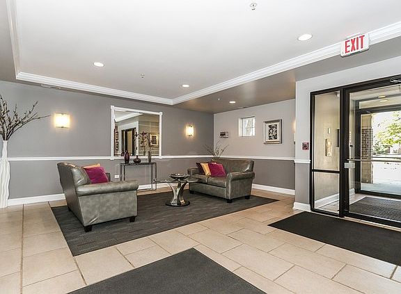 3rd image of 425 Village Grn Unit 208