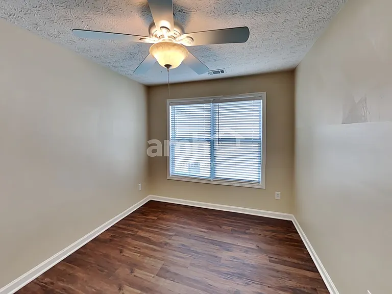 616 Laurel Bnd — Photo 14