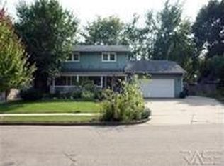 2009 E 52nd St, Sioux Falls, SD 57103