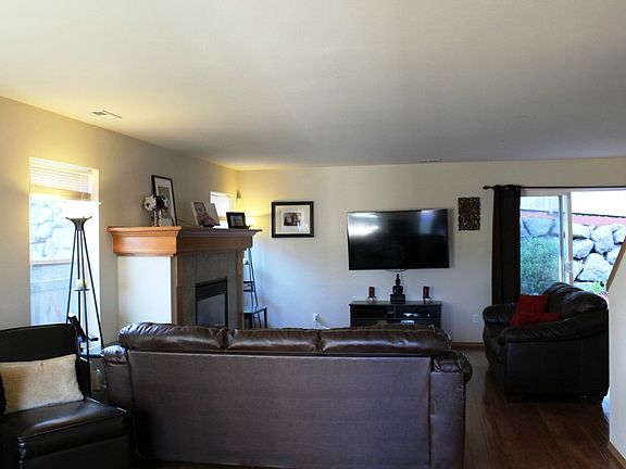 5th image of 21045 Nordby Dr NW