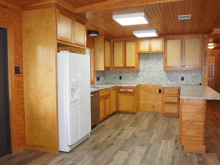 902 Hidden Valley Dr — Photo 8