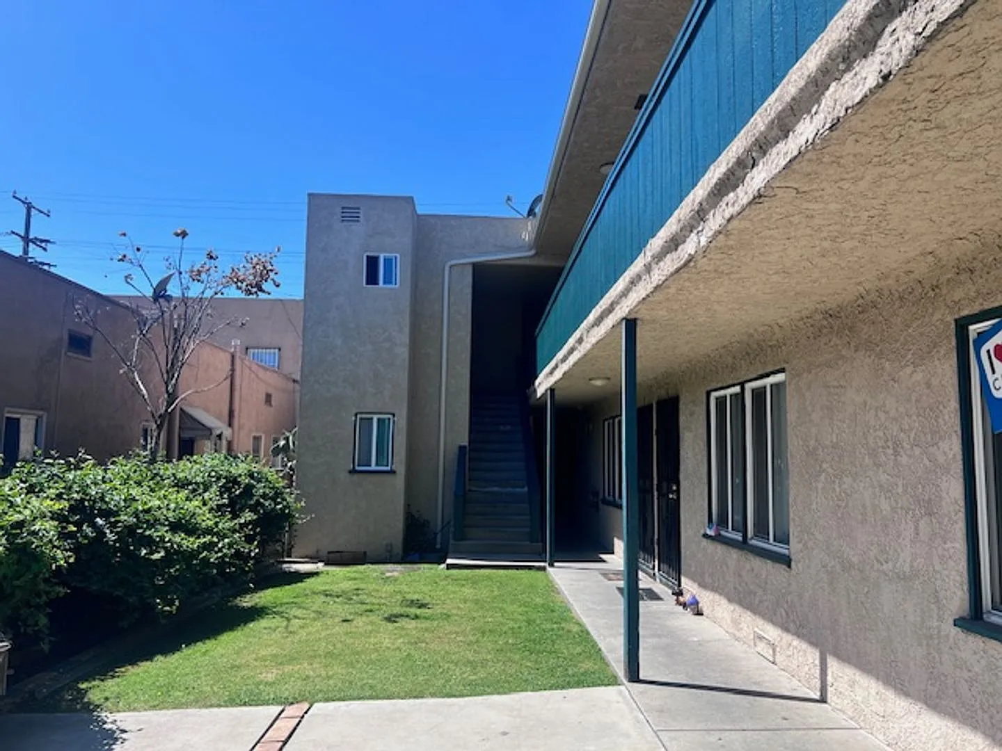 937 Magnolia Ave — Photo 2