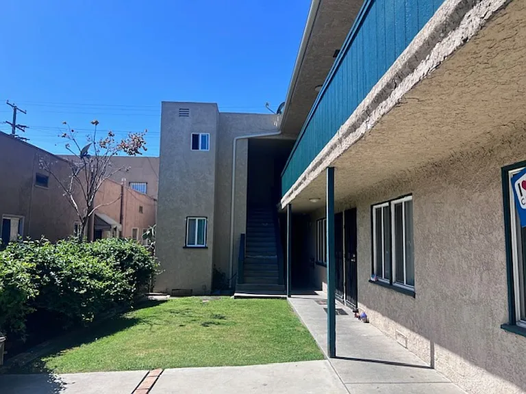 937 Magnolia Ave — Photo 2