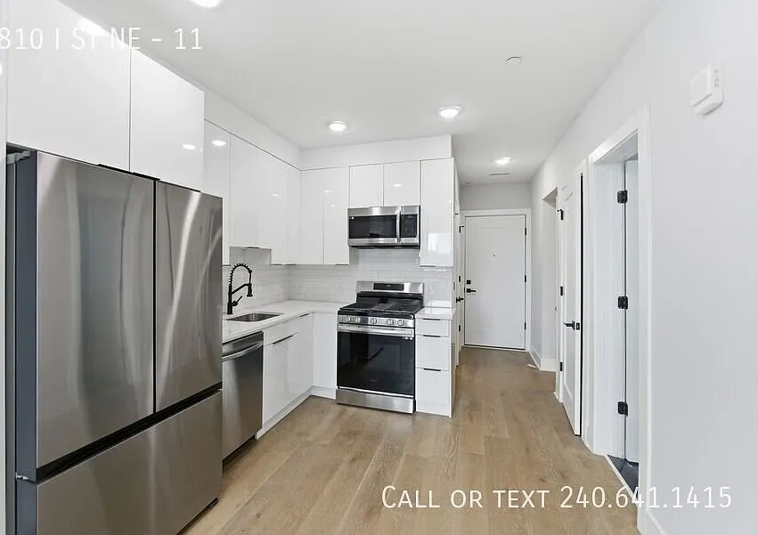 Amazing 2 BR+ 2 BA Duplex Condo with a Deck in Carver-Langston! — Photo 2