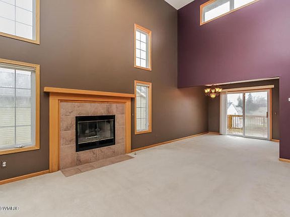 3rd image of 1661 Waldorn Ave NE