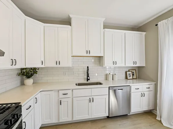 321 Silverberry Ct, Cary, NC 27513