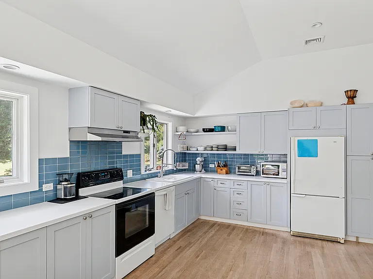 35 Bayberry Ln — Photo 9