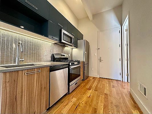 3rd image of 358 Kosciuszko St #1D