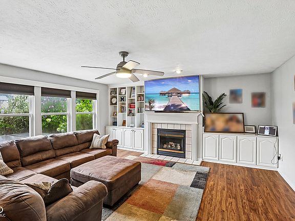 2nd image of 7194 Rodney Pl