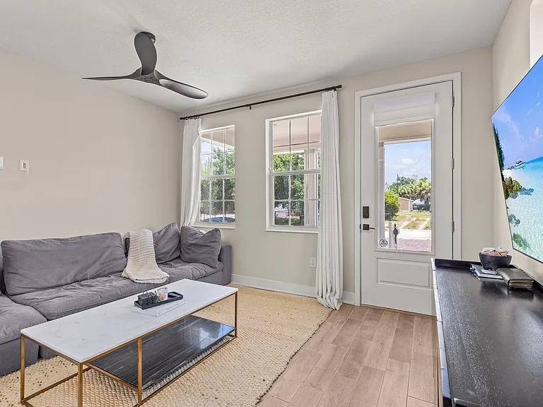 2110 W Palmetto St — Photo 16