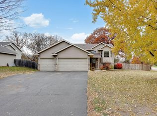 900 Hillock St NW, Isanti, MN 55040