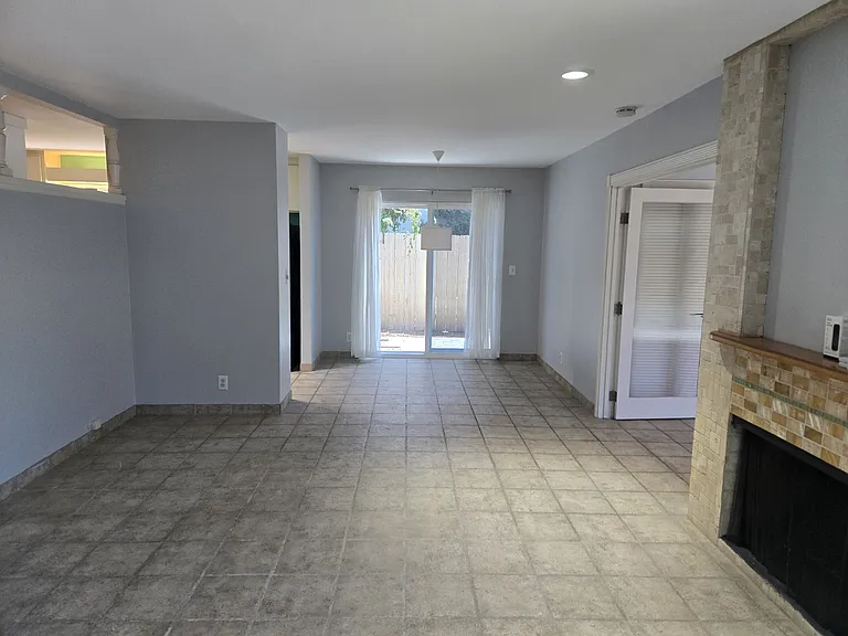 6925 Hyde Park Dr — Photo 11