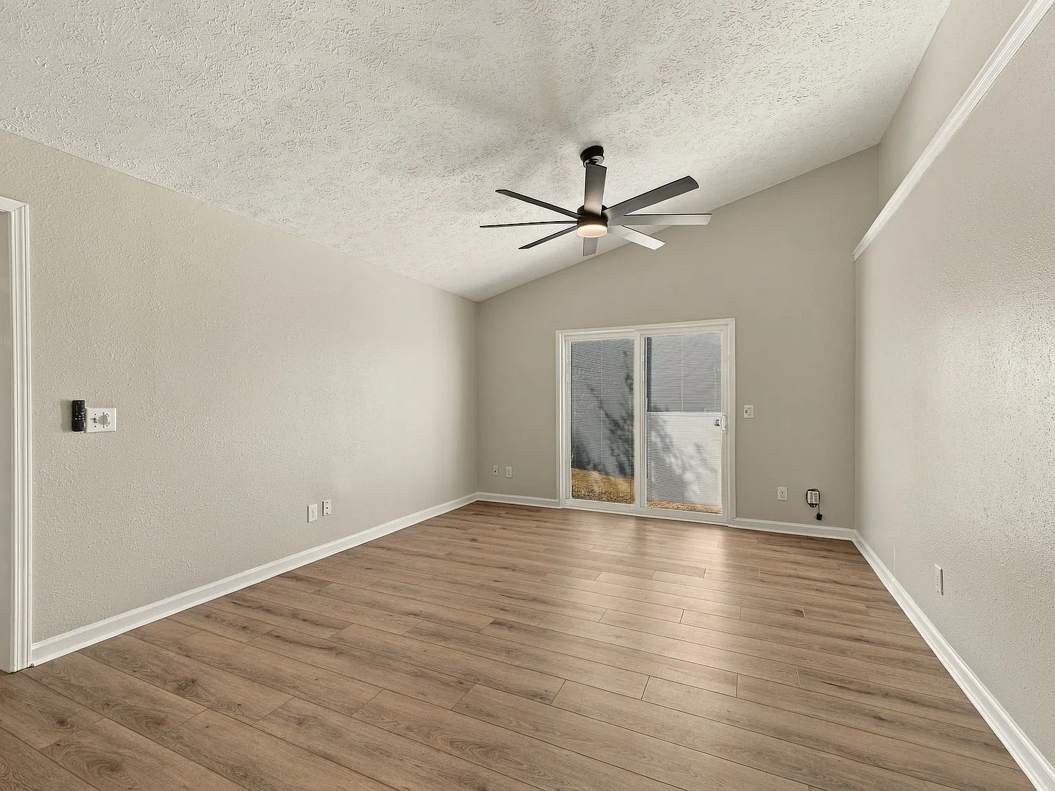 2 bed, 1071 sqft, $1,695 — Photo 2