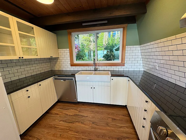1318 NW Voyager Way — Photo 21
