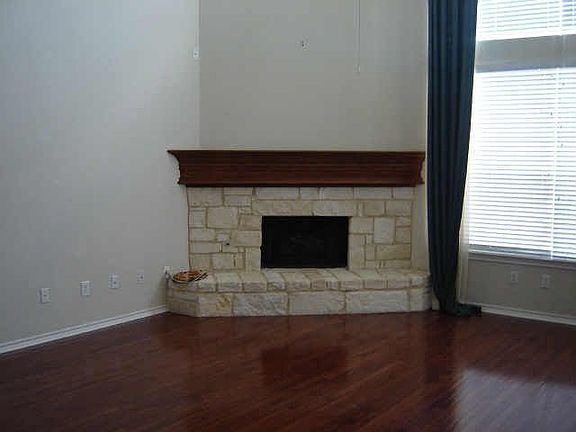 4th image of 2470 Shorecrest Dr