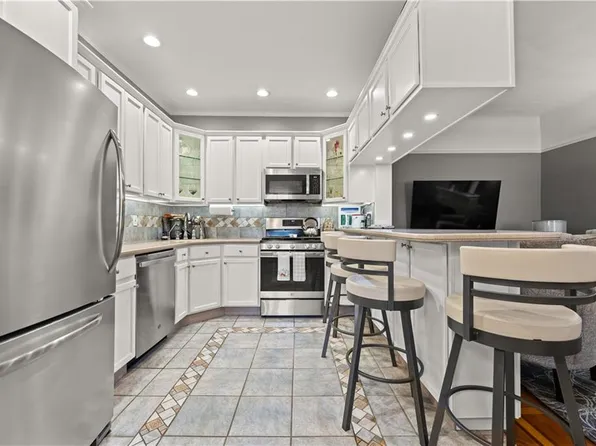 2724 East 27th Street image 6 of 34