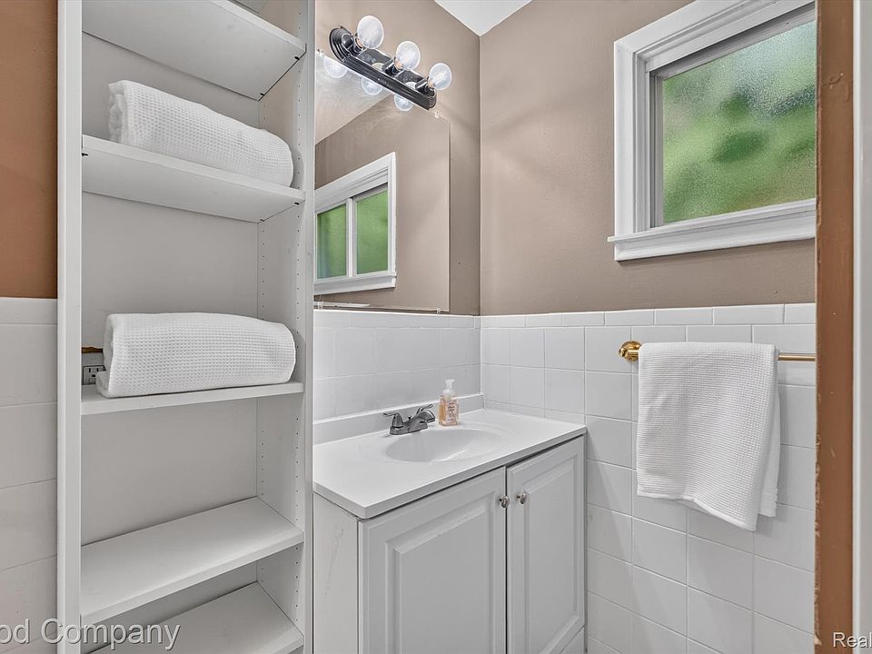 21004 Westover Ave, photo 25