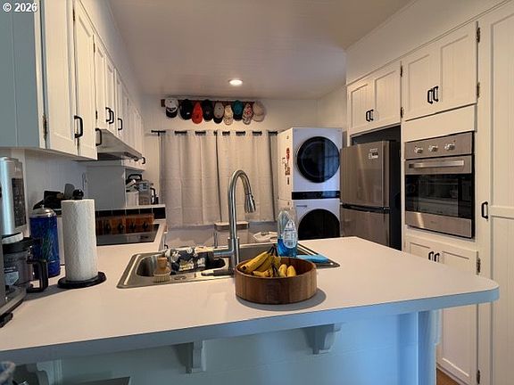 5th image of 16901 SE Division St